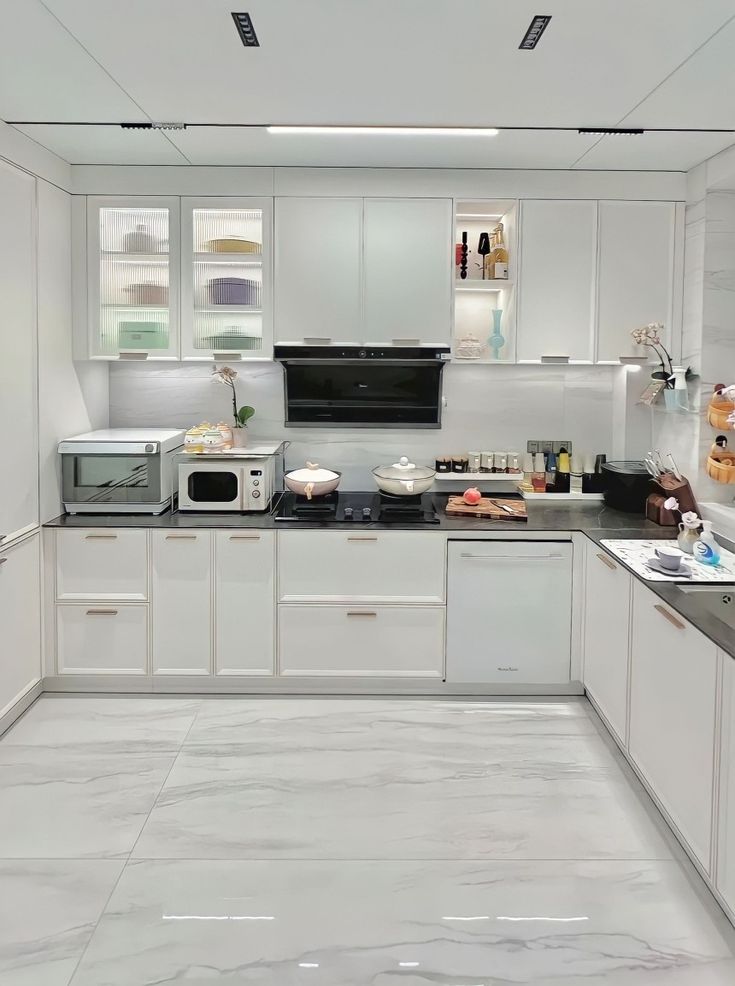 bếp cánh kính chữ U