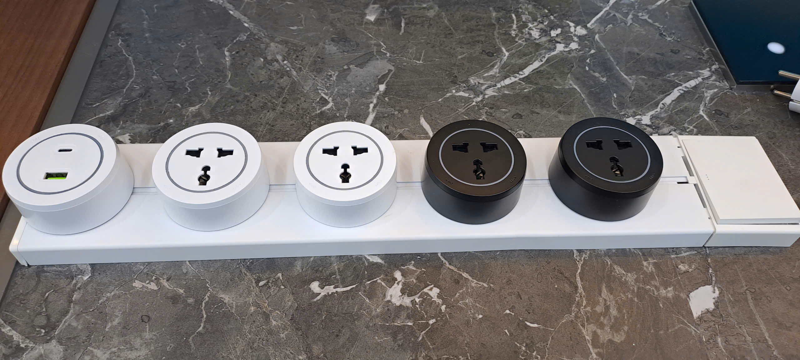 ổ cắm ray trượt