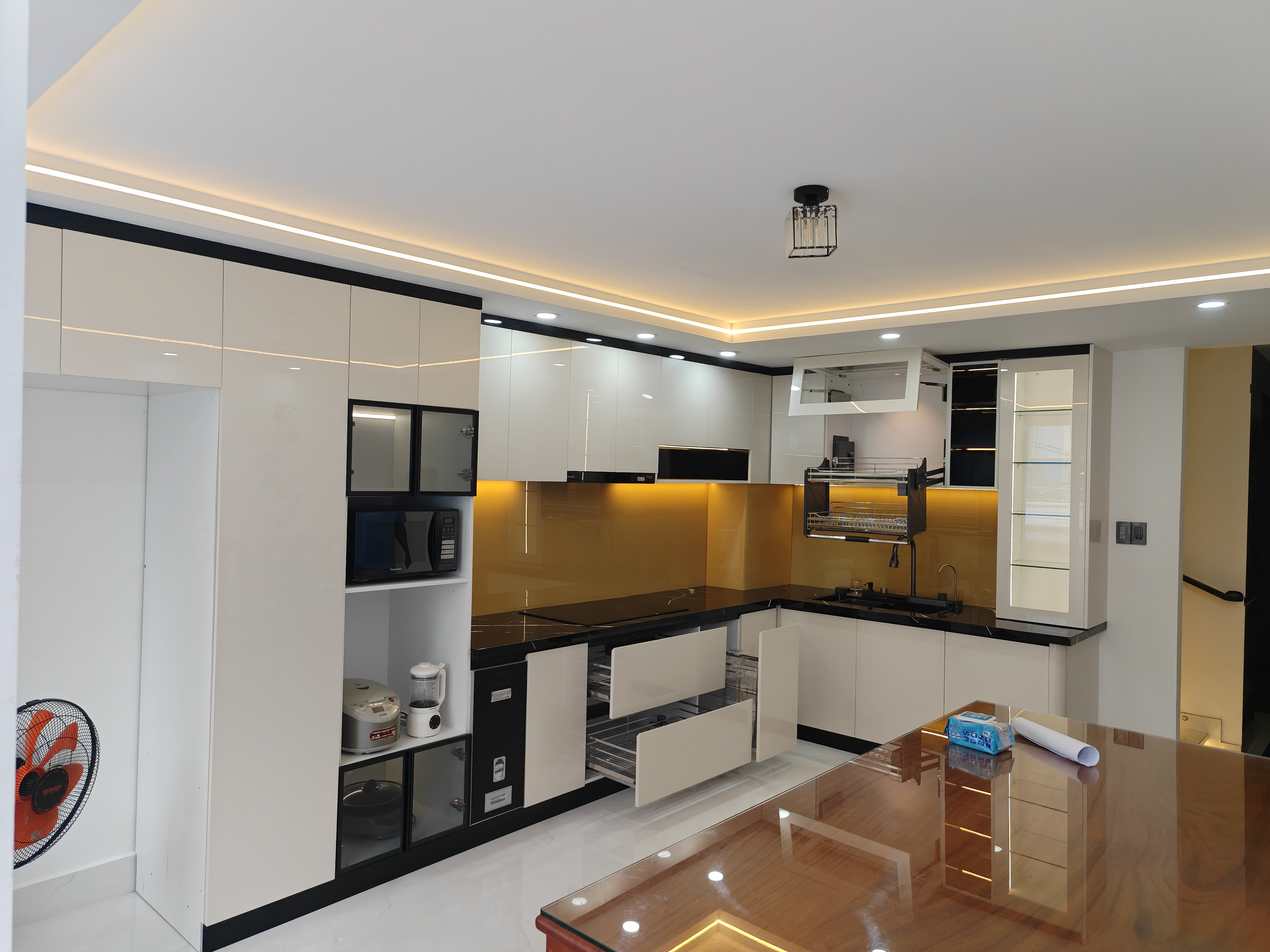 Thi Công Tủ Bếp Acrylic Hiện Đại Nhà Anh Dũng - Tân Bình