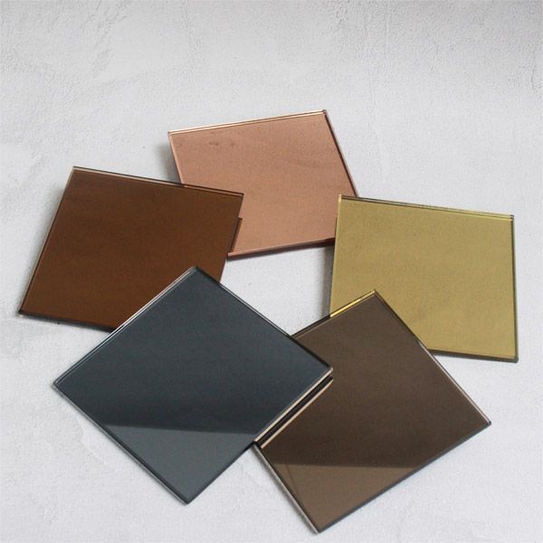 Tủ bếp cánh kính tràn viền 